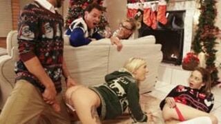 Angel Smalls und Kenzie Reeves Weihnachtsfamiliensex - My Family Pies